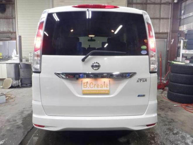 セレナ2.0 ハイウェイスター 4WD　ナビ・TV・Bカメラ・B/T・両側電動・インテリキー・プッシュスタート・アイドリングストップ・クルコン・HID・ETC・フォグランプ・純正AW・寒冷地仕様・純正エンスタ・リア席サンシェード 2000