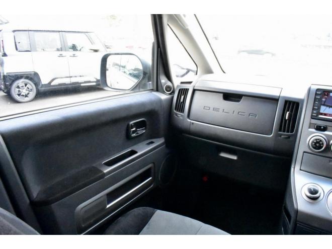 デリカD:5　4WD　Gナビ　本州仕入　ロックフォードサウンド　新品フロントガード　夏冬タイヤ付き