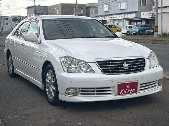 クラウンロイヤル 3.0 ロイヤルサルーン i-Four 4WD　ドライブレコーダー　オートクルーズコントロール　バックカメラ　ナビ　エアロ　HID　スマートキー　電動格納ミラー　盗難防止システム　衝突安全ボディ 3000