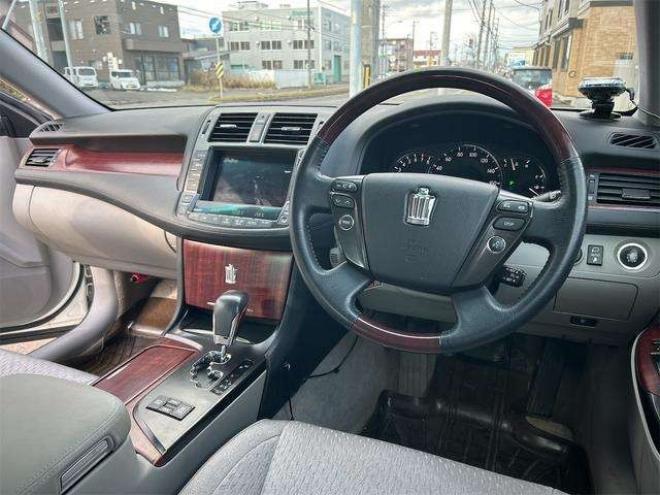 クラウンロイヤル 2.5 ロイヤルサルーン i-Four 4WD　ドライブレコーダー　クリアランスソナー　オートクルーズコントロール　バックカメラ　ナビ　TV　アルミホイール　オートライト　HID　スマートキー　盗難防止システム DVD再生 2500