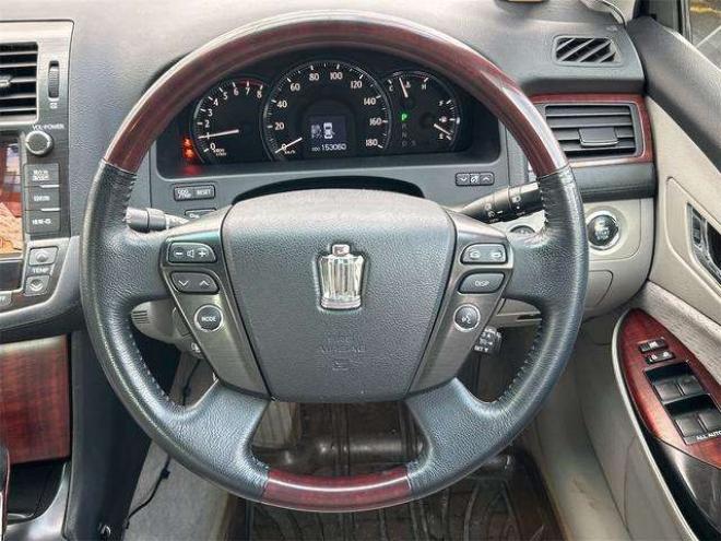 クラウンロイヤル 2.5 ロイヤルサルーン i-Four 4WD　ドライブレコーダー　クリアランスソナー　オートクルーズコントロール　バックカメラ　ナビ　TV　アルミホイール　オートライト　HID　スマートキー　盗難防止システム DVD再生 2500