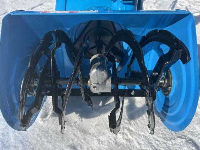 除雪機ヤマハ ゆっきぃ2.4馬力　お手軽手押し式小型でパワフルソリ&ホイール式。