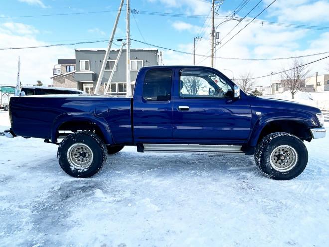 ハイラックススポーツPU EXTキャブ2.4DTワイドボディ4WD　ローンが不安な方＜優遇ローン＞　ユーザー買取車　ディーゼル車　リフトアップ　LEDライト　LEDテール 4WD 2400 5Dr