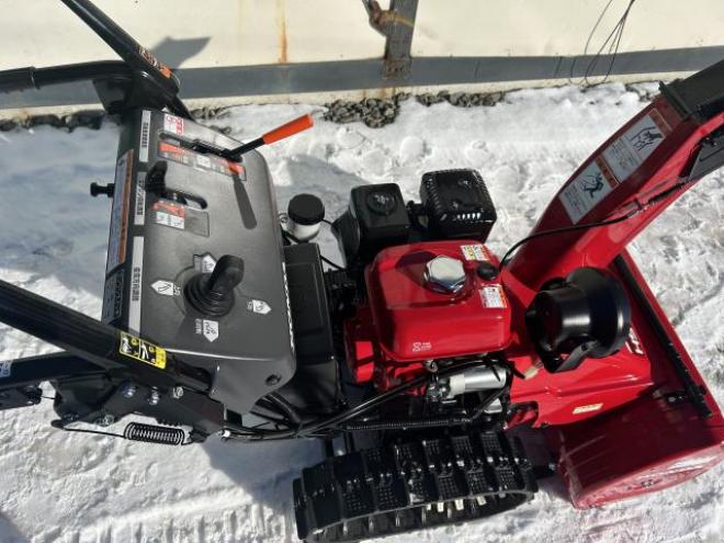 除雪機ホンダHSS760n新品同様で非常に綺麗です　今シーズン購入機