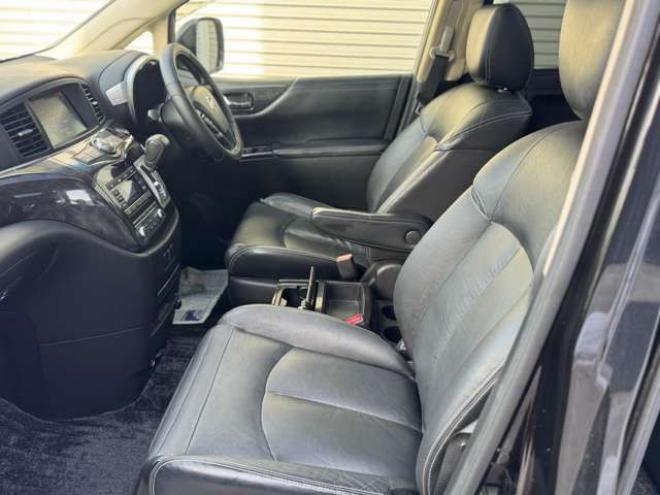 エルグランド3.5 ライダー 4WD　本革シート　サンルーフ　両側Pスライド　パワーバックドア 3500