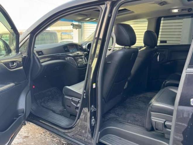 エルグランド3.5 ライダー 4WD　本革シート　サンルーフ　両側Pスライド　パワーバックドア 3500