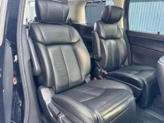 エルグランド3.5 ライダー 4WD　本革シート　サンルーフ　両側Pスライド　パワーバックドア 3500