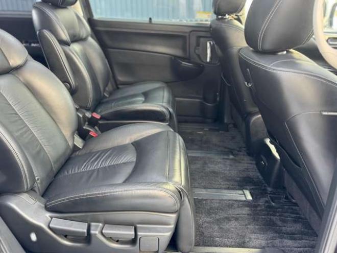 エルグランド3.5 ライダー 4WD　本革シート　サンルーフ　両側Pスライド　パワーバックドア 3500