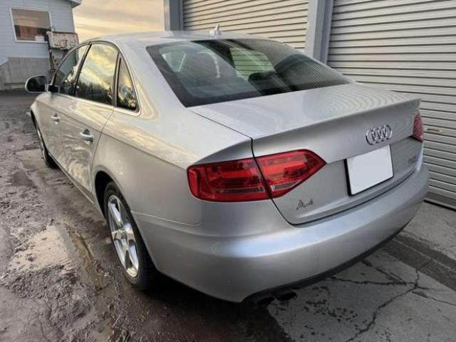 アウディA4 2.0 TFSI クワトロ 4WD　ワンオーナー車　ナビ　TV 正規輸入車 2000