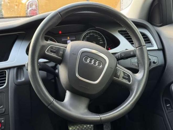 アウディA4 2.0 TFSI クワトロ 4WD　ワンオーナー車　ナビ　TV 正規輸入車 2000