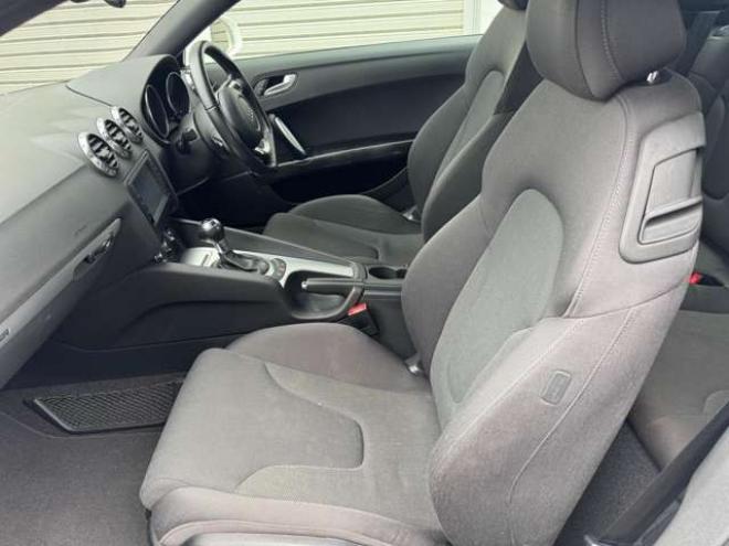 アウディTT クーペ 2.0 TFSI クワトロ 4WD　ナビ　TV　Bカメラ　Bluetooth　夏冬タイヤ 正規輸入車 2000