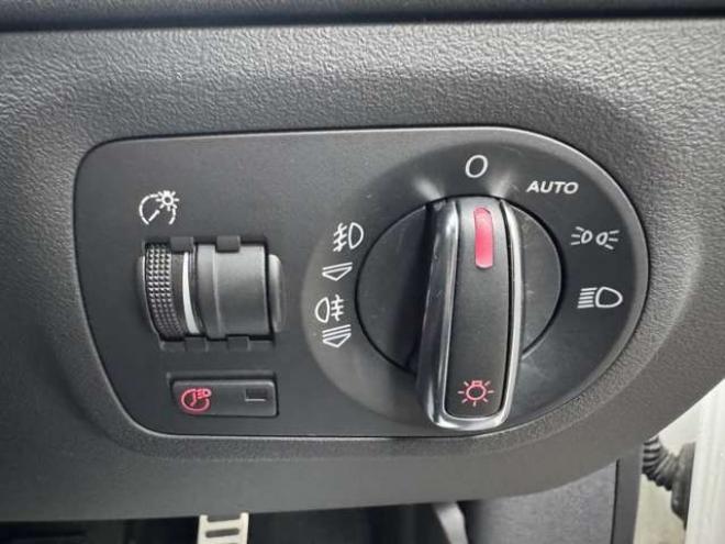 アウディTT クーペ 2.0 TFSI クワトロ 4WD　ナビ　TV　Bカメラ　Bluetooth　夏冬タイヤ 正規輸入車 2000