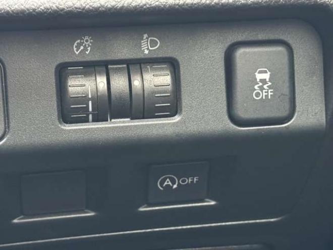 インプレッサスポーツ 2.0 i アイサイト 4WD　ナビ　TV　Bカメラ　Egスターター　夏冬タイヤ 2000