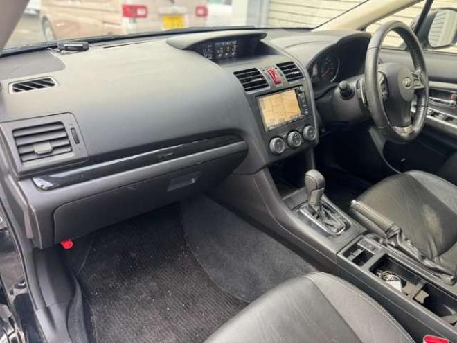 インプレッサスポーツ 2.0 i-S アイサイト 4WD　本革シート　HID　Bluetooth 2000