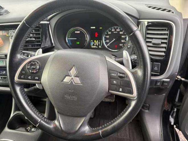 アウトランダーPHEV2.0 G ナビパッケージ 4WD　 2000