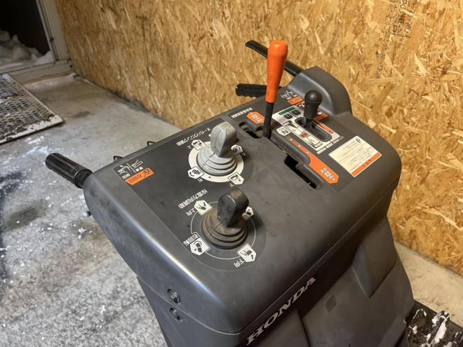 除雪機ホンダ　HSM1380i！ハイブリッド！左右旋回レバー！電動オーガローリング！