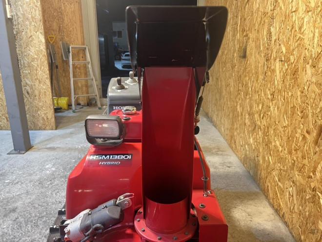 除雪機ホンダ　HSM1380i！ハイブリッド！左右旋回レバー！電動オーガローリング！