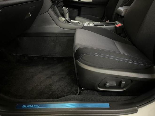 レヴォーグ１．６　ＧＴ－Ｓアイサイト　本州仕入　ワンオーナー　禁煙車　ＳＴｉスポイラー　社外１８インチＡＷ　純正１８ＡＷ＋スタッドレスタイヤ付　純正ナビ　フルセグ地デジ　ＤＶＤ再生　バックカメラ　Ｂｌｕｅｔｏｏｔｈハンズフリー　ＥＴＣ 4WD 1600 5Dr