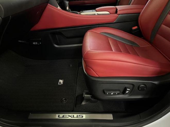 レクサスＲＸ４５０ｈ　Ｆスポーツ　本州仕入　寒冷地仕様　禁煙車　電動サンルーフ　純正２０インチＡＷ　社外１８ＡＷ＋スタッドレスタイヤ付　純正レザーシート　純正ナビ　地デジ　Ｂｌｕｅｔｏｏｔｈ　シートヒーター＆クーラー　前後ドラレコ 4WD 3500 5Dr