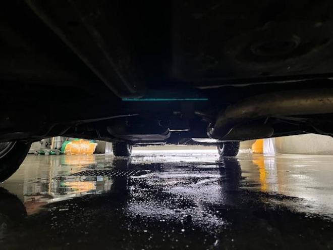 アルファードハイブリッドＳＲ　本州仕入　寒冷地仕様　禁煙車　純正ブラックレザーシート　純正１７インチＡＷ　社外１６ＡＷ＋スタッドレスタイヤ付　純正ナビ　地デジ　Ｂｌｕｅｔｏｏｔｈオーディオ　純正リアフリップダウンモニター　ＥＴＣ 4WD 2500 5Dr