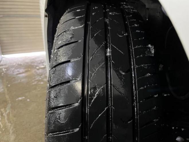 アルファードハイブリッドＳＲ　本州仕入　寒冷地仕様　禁煙車　純正ブラックレザーシート　純正１７インチＡＷ　社外１６ＡＷ＋スタッドレスタイヤ付　純正ナビ　地デジ　Ｂｌｕｅｔｏｏｔｈオーディオ　純正リアフリップダウンモニター　ＥＴＣ 4WD 2500 5Dr