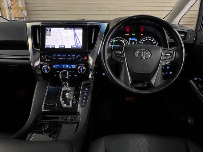 アルファードハイブリッドＳＲ　本州仕入　寒冷地仕様　禁煙車　純正ブラックレザーシート　純正１７インチＡＷ　社外１６ＡＷ＋スタッドレスタイヤ付　純正ナビ　地デジ　Ｂｌｕｅｔｏｏｔｈオーディオ　純正リアフリップダウンモニター　ＥＴＣ 4WD 2500 5Dr