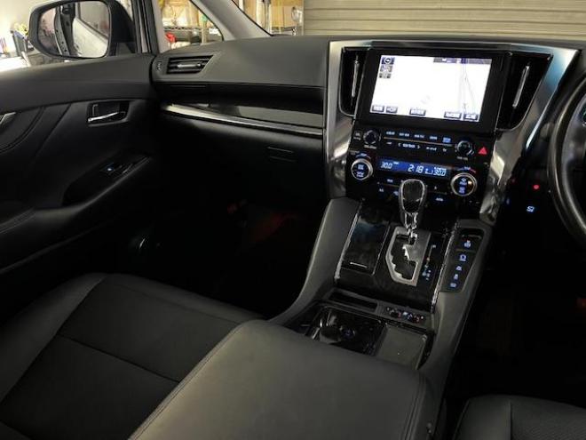 アルファードハイブリッドＳＲ　本州仕入　寒冷地仕様　禁煙車　純正ブラックレザーシート　純正１７インチＡＷ　社外１６ＡＷ＋スタッドレスタイヤ付　純正ナビ　地デジ　Ｂｌｕｅｔｏｏｔｈオーディオ　純正リアフリップダウンモニター　ＥＴＣ 4WD 2500 5Dr