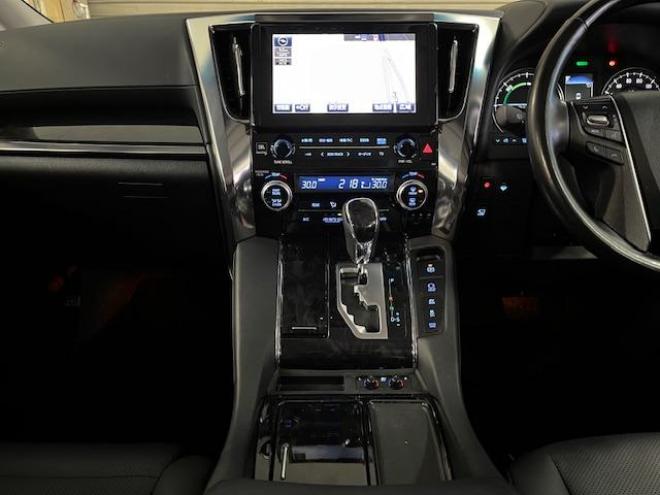 アルファードハイブリッドＳＲ　本州仕入　寒冷地仕様　禁煙車　純正ブラックレザーシート　純正１７インチＡＷ　社外１６ＡＷ＋スタッドレスタイヤ付　純正ナビ　地デジ　Ｂｌｕｅｔｏｏｔｈオーディオ　純正リアフリップダウンモニター　ＥＴＣ 4WD 2500 5Dr