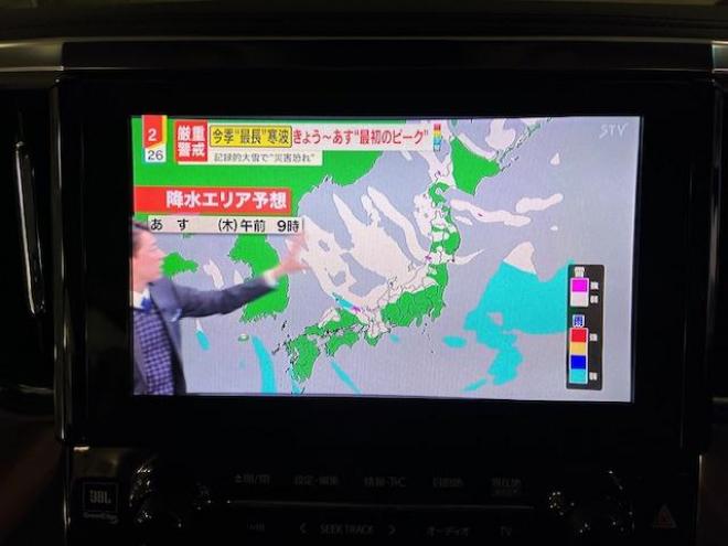 アルファードハイブリッドＳＲ　本州仕入　寒冷地仕様　禁煙車　純正ブラックレザーシート　純正１７インチＡＷ　社外１６ＡＷ＋スタッドレスタイヤ付　純正ナビ　地デジ　Ｂｌｕｅｔｏｏｔｈオーディオ　純正リアフリップダウンモニター　ＥＴＣ 4WD 2500 5Dr