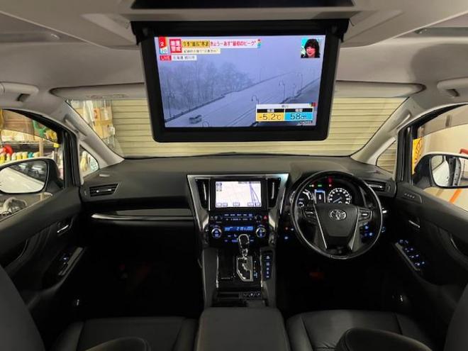 アルファードハイブリッドＳＲ　本州仕入　寒冷地仕様　禁煙車　純正ブラックレザーシート　純正１７インチＡＷ　社外１６ＡＷ＋スタッドレスタイヤ付　純正ナビ　地デジ　Ｂｌｕｅｔｏｏｔｈオーディオ　純正リアフリップダウンモニター　ＥＴＣ 4WD 2500 5Dr