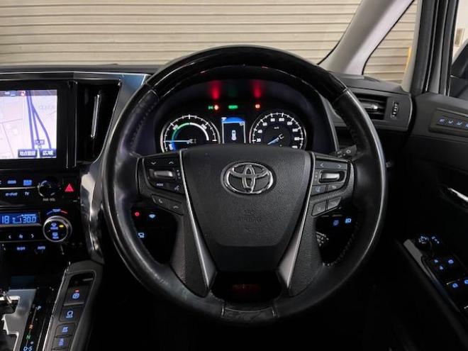 アルファードハイブリッドＳＲ　本州仕入　寒冷地仕様　禁煙車　純正ブラックレザーシート　純正１７インチＡＷ　社外１６ＡＷ＋スタッドレスタイヤ付　純正ナビ　地デジ　Ｂｌｕｅｔｏｏｔｈオーディオ　純正リアフリップダウンモニター　ＥＴＣ 4WD 2500 5Dr