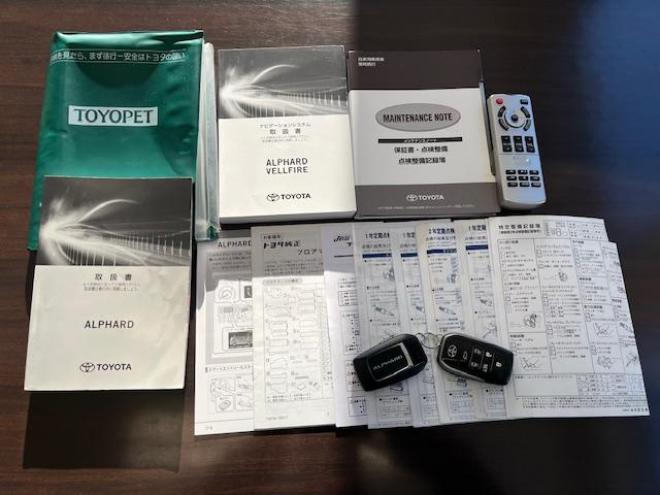 アルファードハイブリッドＳＲ　本州仕入　寒冷地仕様　禁煙車　純正ブラックレザーシート　純正１７インチＡＷ　社外１６ＡＷ＋スタッドレスタイヤ付　純正ナビ　地デジ　Ｂｌｕｅｔｏｏｔｈオーディオ　純正リアフリップダウンモニター　ＥＴＣ 4WD 2500 5Dr