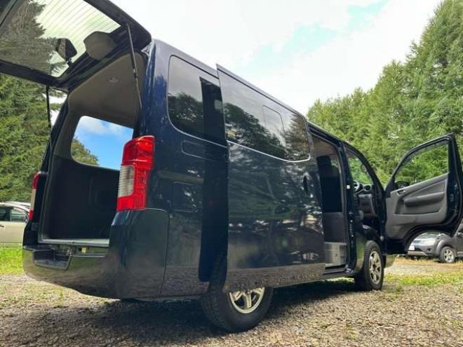 キャラバンNV350 2.5 プレミアムGX ロングボディ ディーゼルターボ 4WD　パワステ　パワーウィンドウ　純正ナビ　社外アルミ　ABS　リアヒーター　フルセグ　バックカメラ　ETC　キーレス　両側スライドドア 2500