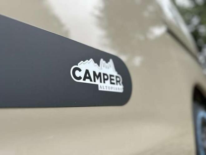 タウンエースバン1.5 GL 4WD　アルトピアーノ　ベージュツートン全塗装済　ベッドキット　セカンドバッテリー　ETC　フルセグTVナビ　バックカメラ　アイドリングストップ　ABS　レーンキープアシスト　盗難防止装置　パワステ　パワーウィンドウ 1500