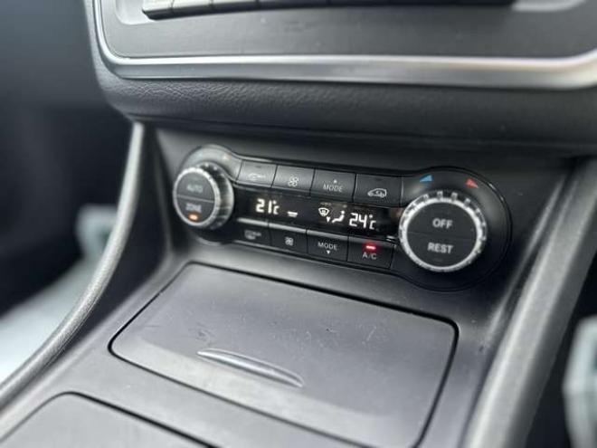 ベンツCLAクラス CLA250 4マチック 4WD　ナビ　TV　バックカメラ　アルミホイール　ディスチャージドランプ　電動シート　パワステ　パワーウィンドウ　キーレス　ETC　シートヒーター　横滑り防止装置　アイドリングストップ　クルーズコントロール 正規輸入車 2000