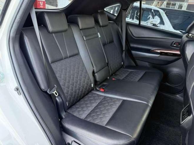 ハリアーハイブリッド2.5ハイブリッドE-Fourプレミアム 4WD ローンが不安な方＜優遇ローン＞  本州仕入　フルエアロ　SDナビTV　バックカメラ　4WD 