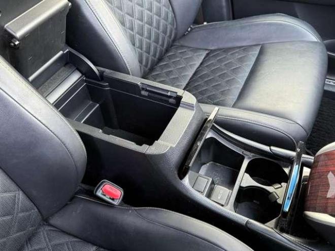 ハリアーハイブリッド2.5ハイブリッドE-Fourプレミアム 4WD ローンが不安な方＜優遇ローン＞  本州仕入　フルエアロ　SDナビTV　バックカメラ　4WD 