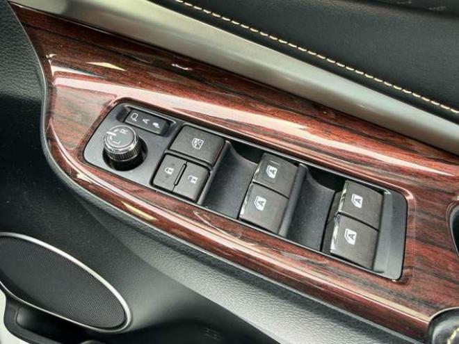 ハリアーハイブリッド2.5ハイブリッドE-Fourプレミアム 4WD ローンが不安な方＜優遇ローン＞  本州仕入　フルエアロ　SDナビTV　バックカメラ　4WD 