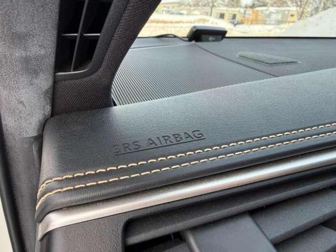 ハリアーハイブリッド2.5ハイブリッドE-Fourプレミアム 4WD ローンが不安な方＜優遇ローン＞  本州仕入　フルエアロ　SDナビTV　バックカメラ　4WD 