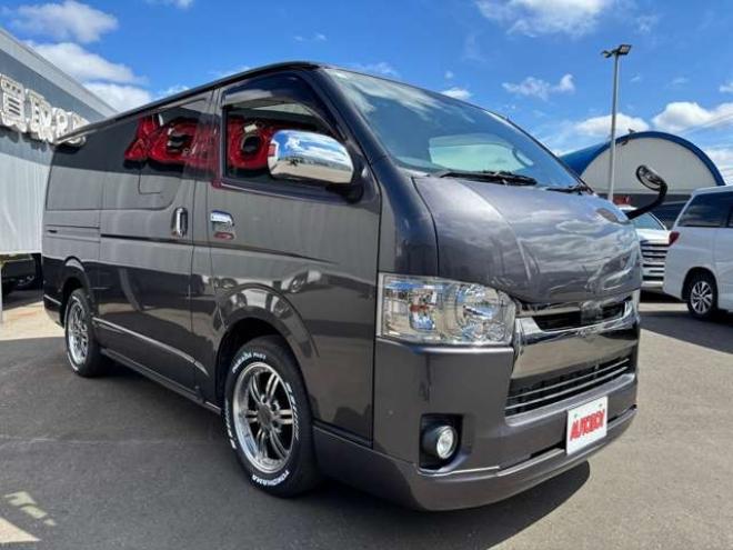 ハイエースバン2.8 スーパーGL ダークプライムII ロングボディ ディーゼルターボ 4WD　グレーメタリック　415COBRAクリーンルック3フロントスポイラー　ステージ2ルーフスポイラー　バッドフェイスBY2ボンネット　バッドラッカー17インチAW　ヨコハマPARADA17インチホワイトレター 2800