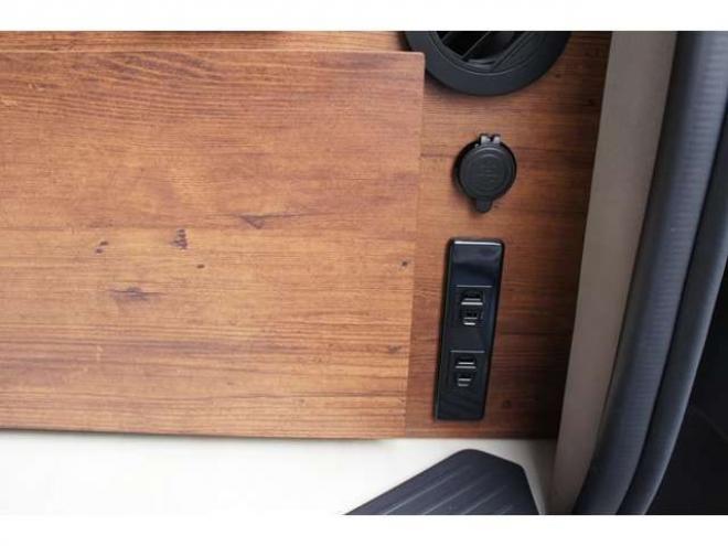 ハイエースバンスーパーロングHR　8人乗りキャンピング4WD　走行充電&外部充電&サブバッテリー　　　&FFヒーター&冷蔵庫&シンク&給排水　アルパインBIG-X&フリップダウン　415COBRAフロントリップ&バッドラッカー17AW　デジタルインナー　全方位カメラ 2700