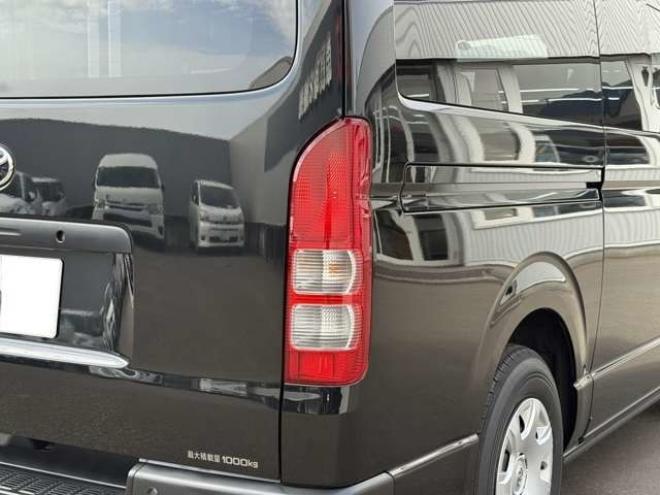 ハイエースバン2.8 DX ロング ディーゼルターボ 4WD　登録未使用車　寒冷地仕様　パノラミックビューモニター　デジタインナーミラー　LEDヘッドランプ　電動格納ミラーヒータ付　リアAC　リアヒーター　スライドドアイージークローザー　バックドアイージークローザー 登録済未使用車 2800