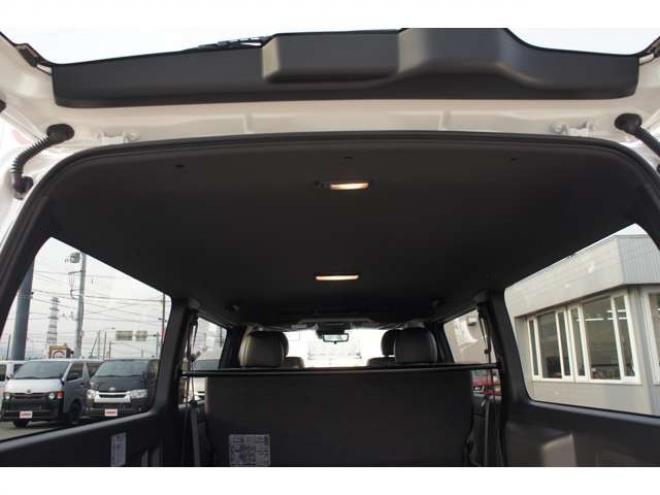 ハイエースバン2.8 スーパーGL ダークプライム S ロングボディ ディーゼルターボ 4WD　ダークプライムS　登録済未使用車　4WD　両側パワースライドドア　デジタルインナーミラー　全方位カメラ　バックカメラ　寒冷地仕様　プッシュスタート　スマートキー　415COBRAフラットベッドキット 登録済未使用車 2800