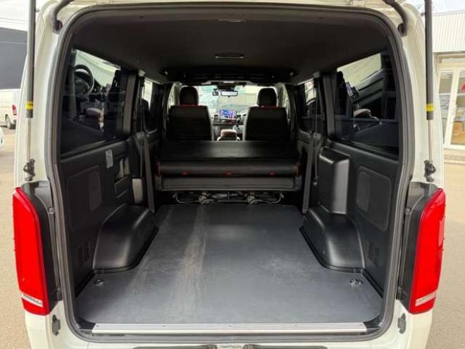 ハイエースバン2.8ダークプライムIIマルチロールトランスポータータイプIロングディーゼルターボ4WD　寒冷地仕様　ワンオーナー　ESSEX　ENCM18インチAW　ESSEXフロントリップスポイラー　ローダウン　パワースライドドア　LEDテール　415COBRAシートカバー&ローフォルムフェンダー&ステアリング 2800