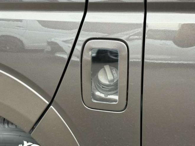 ハイエースバン2.8 スーパーGL 50TH アニバーサリー リミテッド ロングボディ ディーゼルターボ 4WD　415COBRA　CL-3 フロントリップスポイラー　ステージ2ルーフスポイラー　By2NEO　BADフェイスボンネット　ローフォルムフェンダー　ESSEX　ENCB　17インチブロンズホイール　ヨコハマパラダ　NEWパーツカスタム 2800