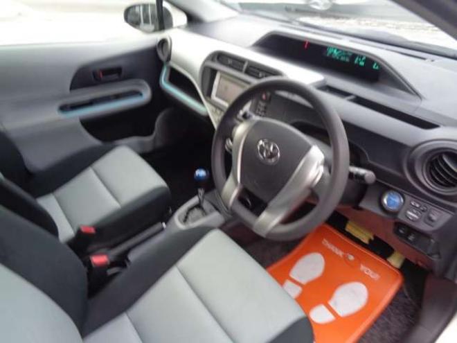 アクア1.5 S　キーフリー　純正ナビ　ワンセグ 2WD 1500