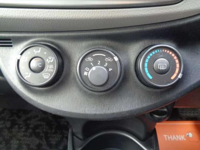 ヴィッツ1.0 F　FF　キーレス　社外ナビ　バックカメラ 2WD 1000