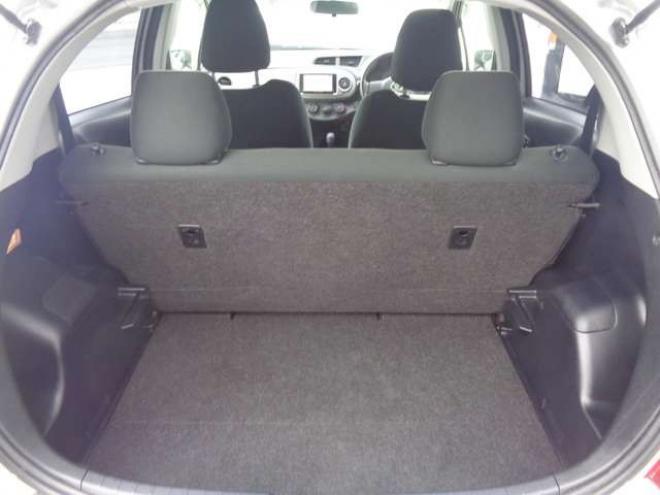 ヴィッツ1.0 F　FF　キーレス　社外ナビ　バックカメラ 2WD 1000