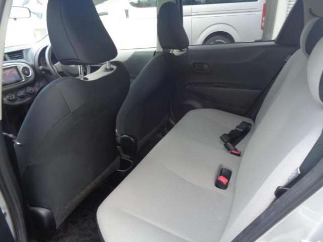 ヴィッツ1.0 F　FF　キーレス　社外ナビ　バックカメラ 2WD 1000