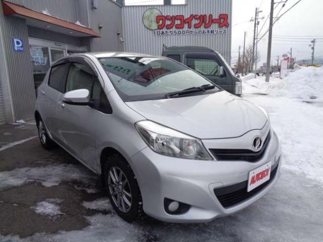 ヴィッツ1.0 F　FF　キーレス　社外ナビ　バックカメラ 2WD 1000